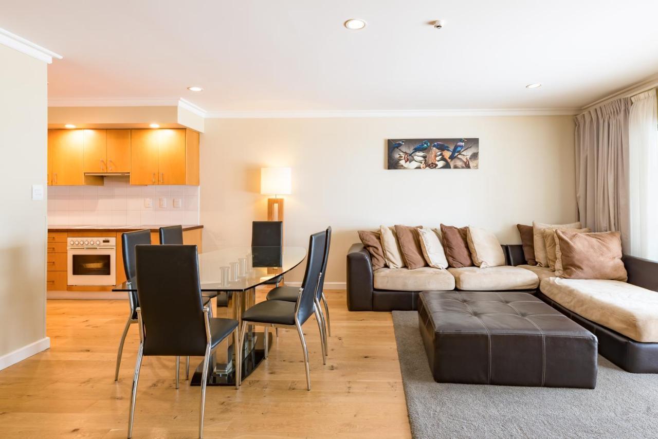 & 4* Paihia